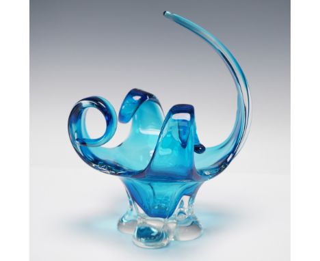 A striking vintage hand-blown glass centerpiece bowl attributed to Chalet Art Glass of Canada. Featuring dynamic freeform lin