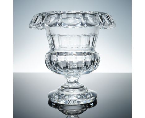 A brilliant William Yeoward Suzanne vase, meticulously handcrafted from fine lead crystal. Featuring a wide, scalloped rim ov