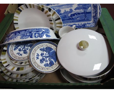 Midwinter 'Queensbury' Table Pottery, of approximately thirty one pieces. Spode 'Blue Italion' oval dish, sandwich plate. Boo