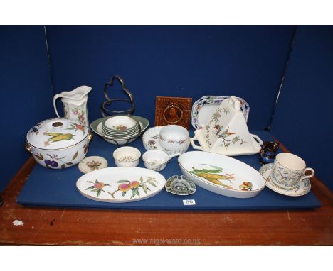 A quantity of china including Royal Worcester 'Evesham' tureen, Burleighware cup and saucer, Spode serving plate, lustre jug,