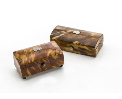 Two miniature Victorian tortoiseshell boxes, one on bun feet with panel to lid engraved SD or JD, 7cm and 6cm (2) 