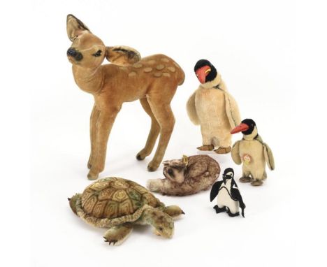 Reh, Schildkröte, Frettchen und 3 PinguineMeist Steiff. 3x mit Knopf im Ohr. Vorwiegend 1960er Jahre.             Mohair, Fil