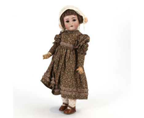 MädchenpuppeKämmer &amp; Reinhardt. Gemarkt "K &amp; R Simon &amp; Halbig 53". Um 1900.             Biskuitporzellan, Holz un