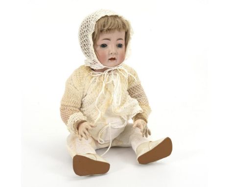 CharakterbabyKönig &amp; Wernicke. Gemarkt "K u W 11 Made in Germany".             Biskuitporzellan, Masse. L 48 cm.         