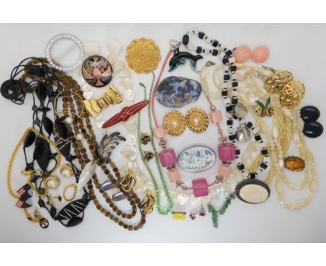 A collection of vintage costume jewellery to include a Poole Pottery dolphin brooch, mother of pearl leaf necklace and other 