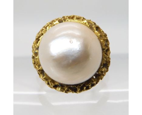 A yellow metal mabe pearl ring with continental hallmarks, size K, weight 6.2gms Condition Report: This ring is gold, it has 