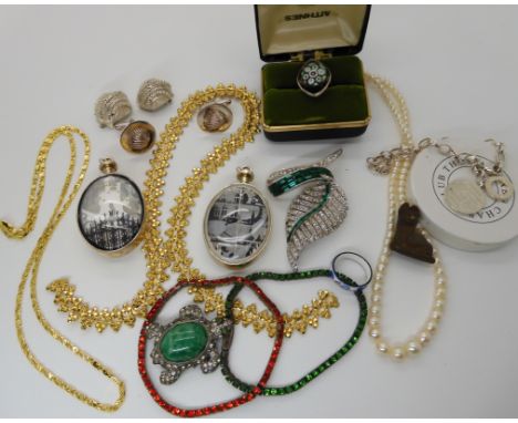 A silver Caithness glass ring, two Halloween themed pendants, a Thomas Sabo bracelet and other items Condition Report: Not av