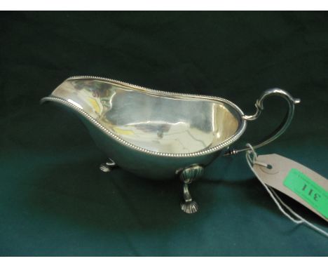 Silver gravy boat (Birmingham 1936) on claw feet, 7.7oz