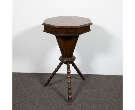 English side table with twisted legs and marquetry (chess game) Engels bijzettafeltje met getortste poten en marqueterie (sch