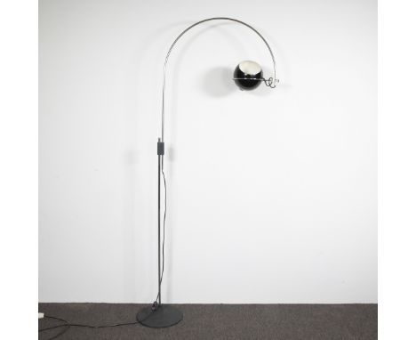 Modernist Dutch wall arc lamp GEPO from the 1960s. Made of chrome-plated metal. Modernistische Nederlandse muur booglamp GEPO