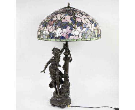 L &amp; F Moreau signed French figural table lamp in Tiffany style, signed L &amp; F Moreau gesigneerde Franse tafellamp in T