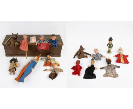 Wooden box with old vintage hand puppets and standing figure Houten kist met oude vintage handpoppen en staand figuurtje