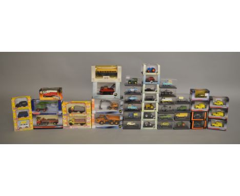 32 boxed diecast models, mostly in 1:76 and 1:87 scale, by various manufacturers including Cararama, Oxford, Hornby, EFE, Cla