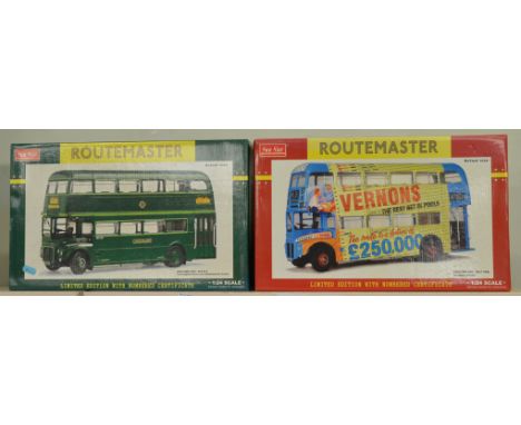 2 boxed Sunstar Routemaster buses in 1:24 scale : 2904 RMC 1453 - CLT; The Original Green Line Routemaster Coach and 2905 RM 