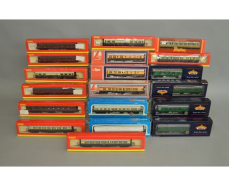 OO Gauge. 17 boxed Coaches of various types by Bachmann, Hornby and Lima including examples in GWR, LNER, LMS and BR liveries