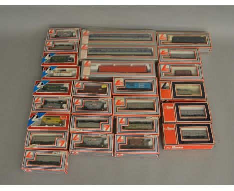 OO Gauge.&nbsp; A boxed LIma 205051A1 BR Class 156 2 car DMU 'Super Sprinter' Pack together with 24 boxed Lima Wagons of vari