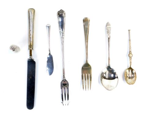 A quantity of silver cutlery, to include a commemorative silver souvenir spoon, silver handled knife and fork set, a silver f