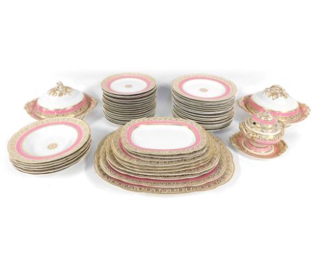 A 19thC Graingers Worcester porcelain dinner service, including vegetable tureens and covers, graduated meat platters, sauce 