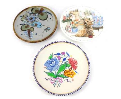 A Poole pottery plate traditionally decorated with flowers, 23cm wide, Royal Albert porcelain plate Mans Best Friend Collecti