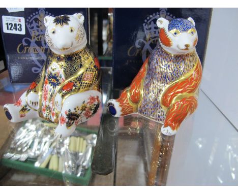 Royal Crown Derby Paperweights 'Honey Bear' date code for 1997 and 'Old Imari Honey Bear' date code for 1998, both gold stopp