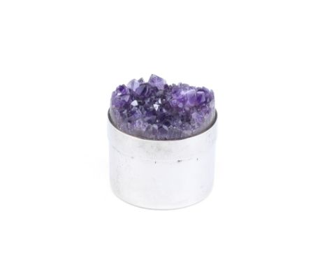 STUART DEVLIN: a silver and amethyst boxLondon 1977 Circular, the pull-off cover set with an amethyst specimen, height 4.5cm,