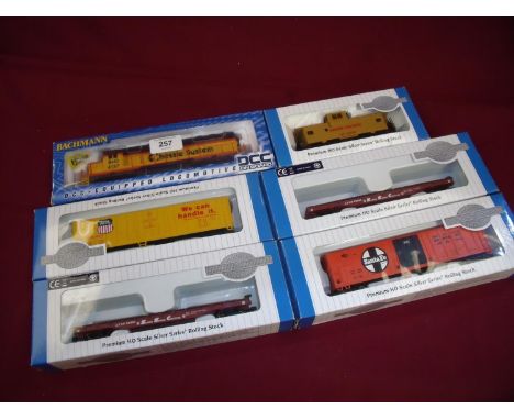 Bachmann B&amp;O locomotive 4137 &amp; Union Pacific carriage and four other items of rolling stock 