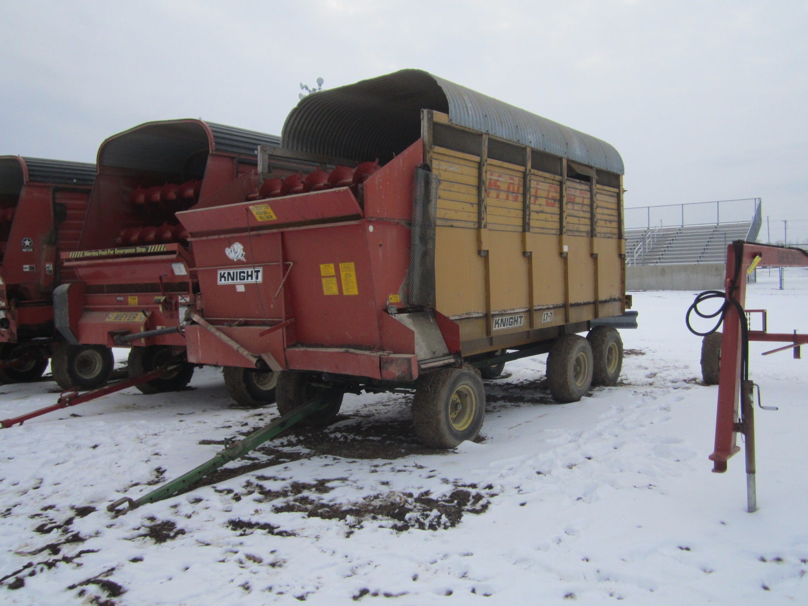 Lot 5 Knight 177 chopper box w/JD 1275 tandem running gear;