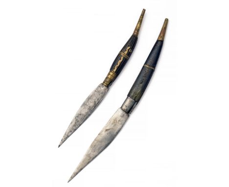TWO SPANISH NAVAJA FOLDING KNIVES, late 19th century, the largest 16 3/4in. extended, both with horn scales with brass inlay 