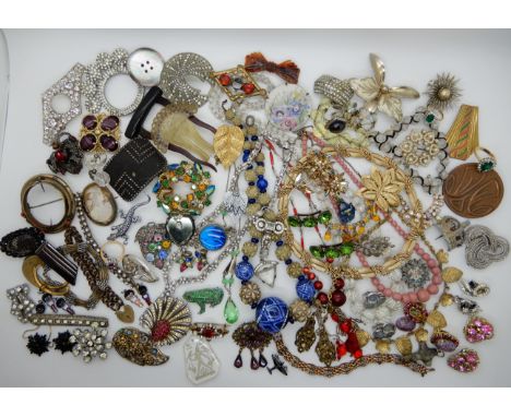A Boucher brooch, earrings by Weiss and Christian Dior (af) a frog brooch and other vintage items Condition Report: Not avail