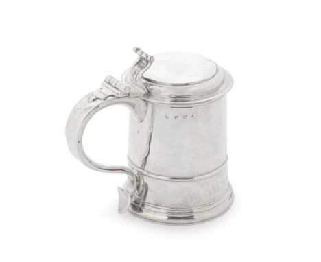 A George I silver lidded tankardWilliam Paradise, London 1724 Cylindrical form with applied girdle on a moulded skirted foot,