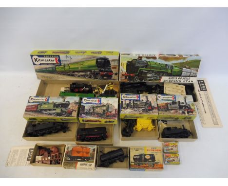 A quantity of railway kits, made by Kitmaster and Airfix to include The Evening Star and Biggin Hill, unchecked.