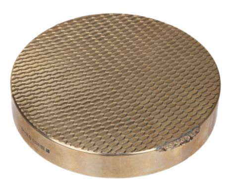 * Powder Compact. A 9ct gold Kigu powder compact, by W H Manton Ltd [?], Birmingham, 1992, with a hexagonal textured gold bod