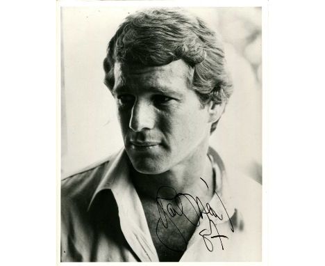 ACTORS: An excellent selection of signed 8 x 10 photographs by various film actors comprising Ryan O´Neal, Walter Matthau (in