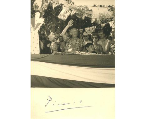 PICASSO PABLO: (1881-1973) Spanish painter, a co-founder of the Cubist movement. A good vintage signed 4 x 6 photograph of th