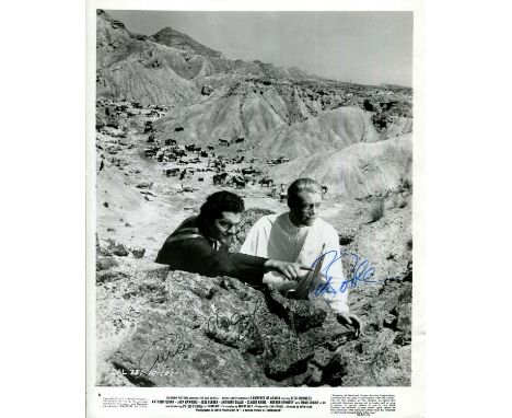 LAWRENCE OF ARABIA: Signed 8 x 10 photograph by both Peter O´Toole (T. E. Lawrence) and Omar Sharif (Sherif Ali ibn el Kharis