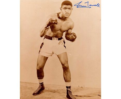 BOXING: A good selection of signed 8 x 10 photographs and slightly smaller (1) by various World Heavyweight boxing champions 