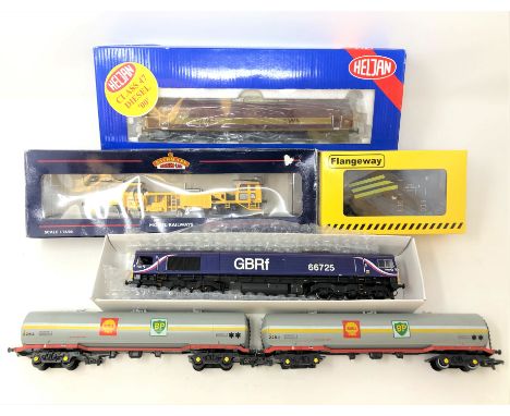 A tray of die cast locomotives to include: Bachmann Branchline 36-165 Plasser Tamper Machine (Motorised), Bachmann Branchline