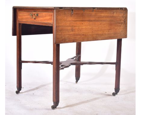 A Victorian 19th century Pembroke mahogany drop leaf side table. The occasional table having a straight top with inlaid detai