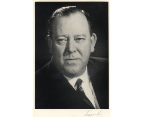 LIE TRYGVE: (1896-1968) Norwegian Politician, First Secretary-General of the United Nations 1946-52. Vintage signed 5 x 7 pho