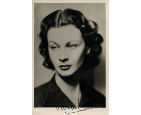 LEIGH VIVIEN: (1913-1967) English Actress, Academy Award winner. Vintage signed 4 x 6.5 photograph of Leigh in a head and sho