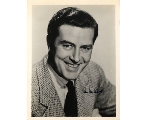 ACADEMY AWARD WINNERS: Selection of vintage signed postcard photographs and slightly larger etc., by various Oscar winning ac