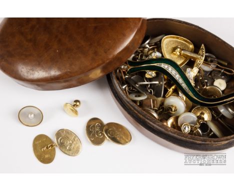 A pair of 9ct gold cufflinks, 5grs approx.; an 18ct gold button stud; a yellow metal button; and other buttons & button studs