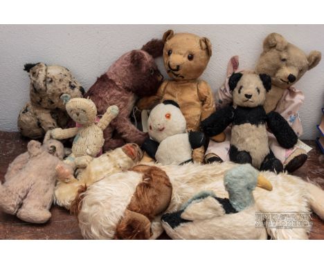 A box of vintage toys, including two teddy bears (qty)