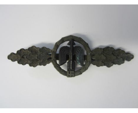 Germany,WW2 Luftwaffe Day Fighter Clasp, bronze issue. Hook absent on reverse, some light corrosion, otherwise very fine. (1)