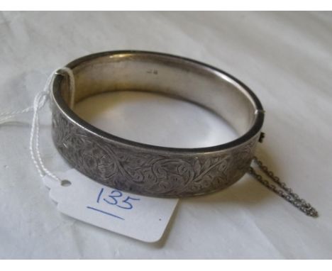 Wide chased silver bangle 26g      