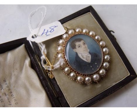 ANTIQUE GOLD & PEARL PORTRAIT BROOCH  IN FITTED CASE       
