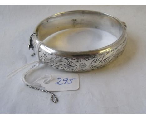 Hinged silver bangle       