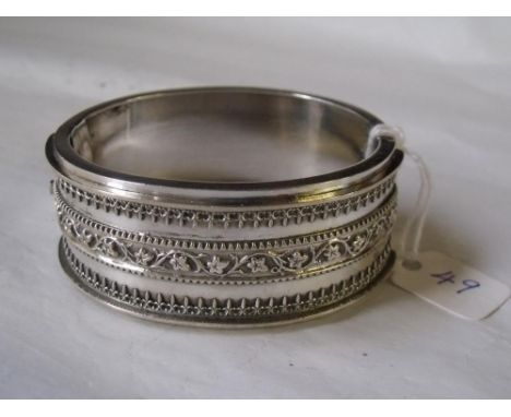 Good wide hinged silver bangle   39g     
