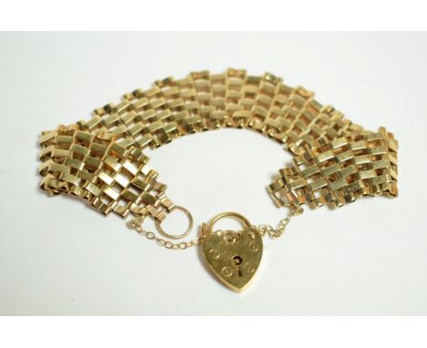 A gate link bracelet, with a 9 carat gold padlock clasp, length 19cm.  Gross weight - 12.39 grams. 