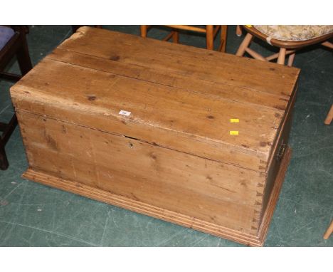 Pine rectangular trunk with dovetailed joints and carrying handles 
